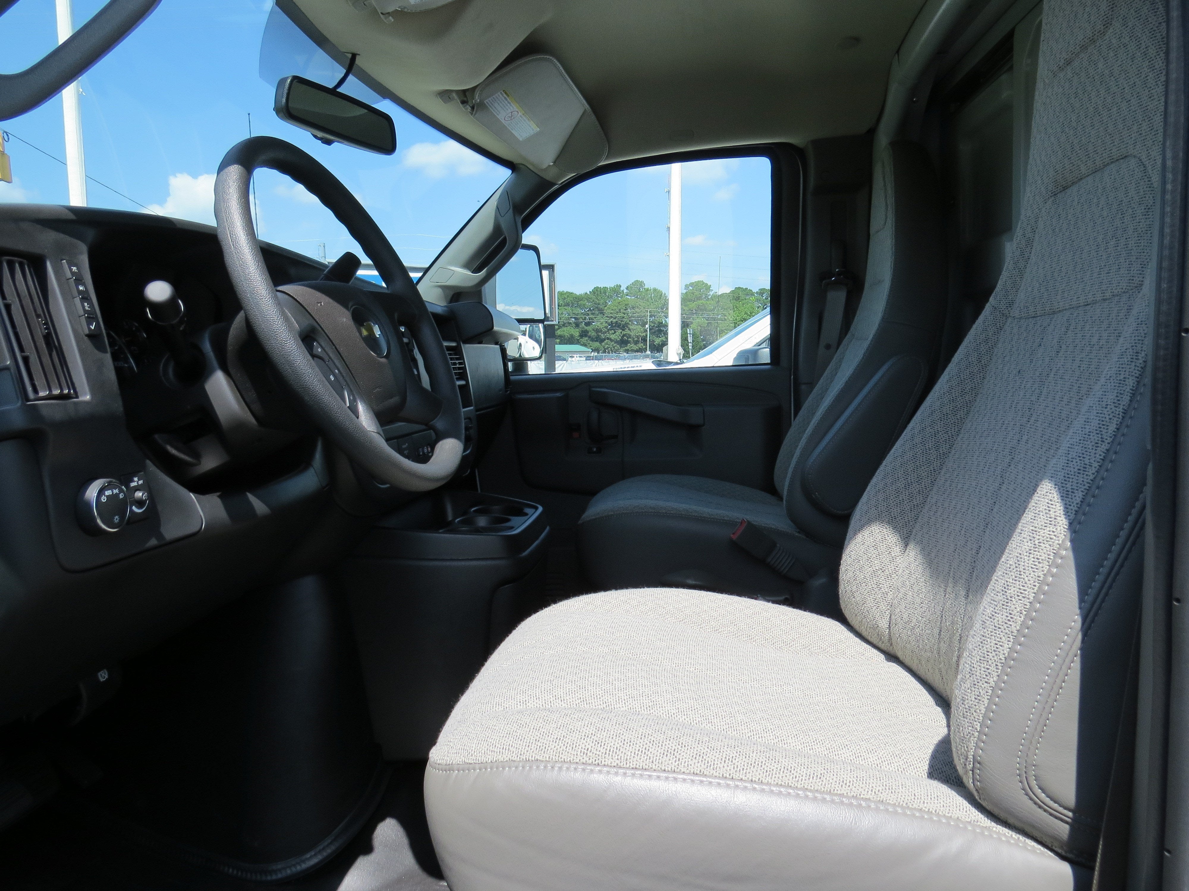 2025 Chevrolet Express Cutaway 3500 1WT
