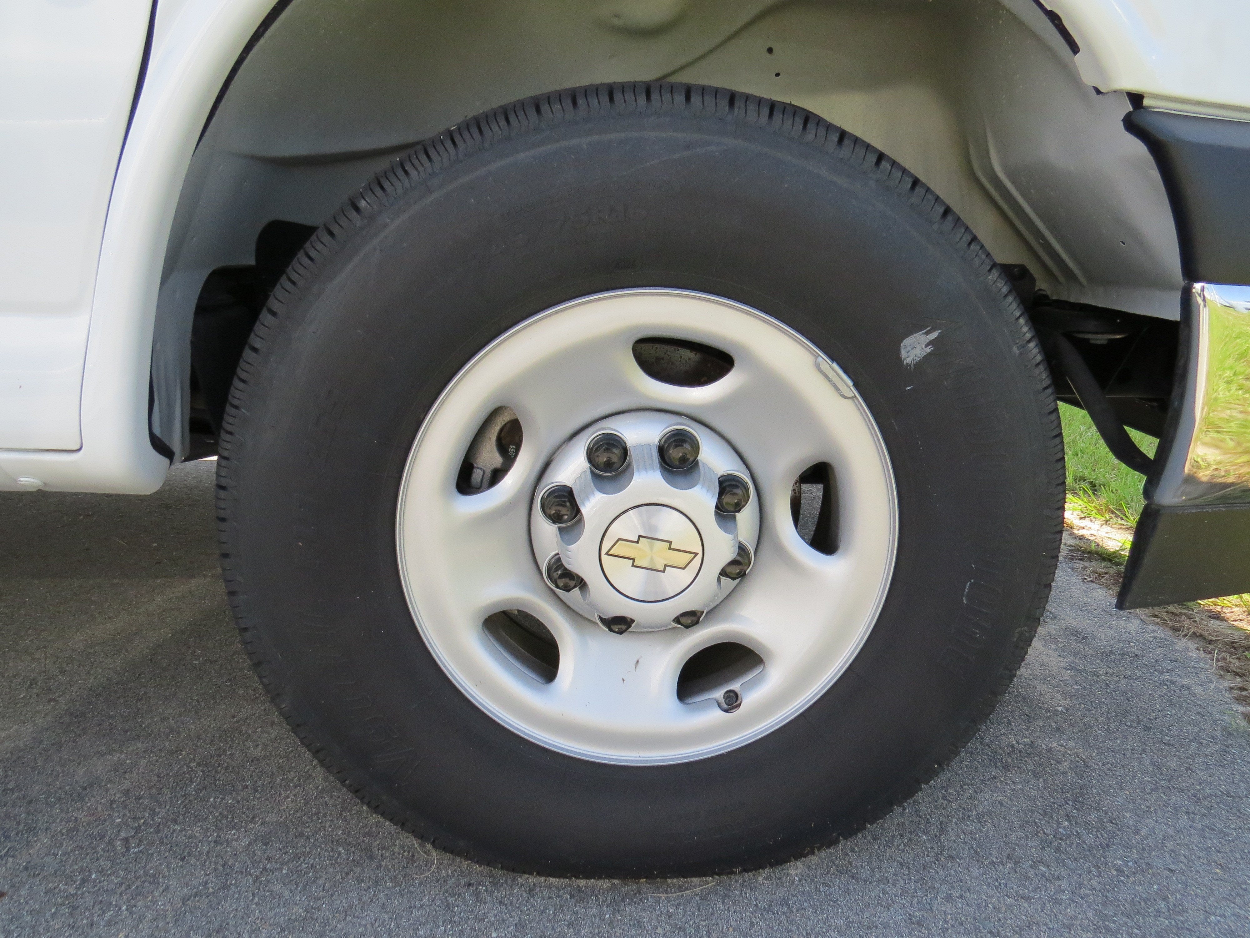 2025 Chevrolet Express Cutaway 3500 1WT