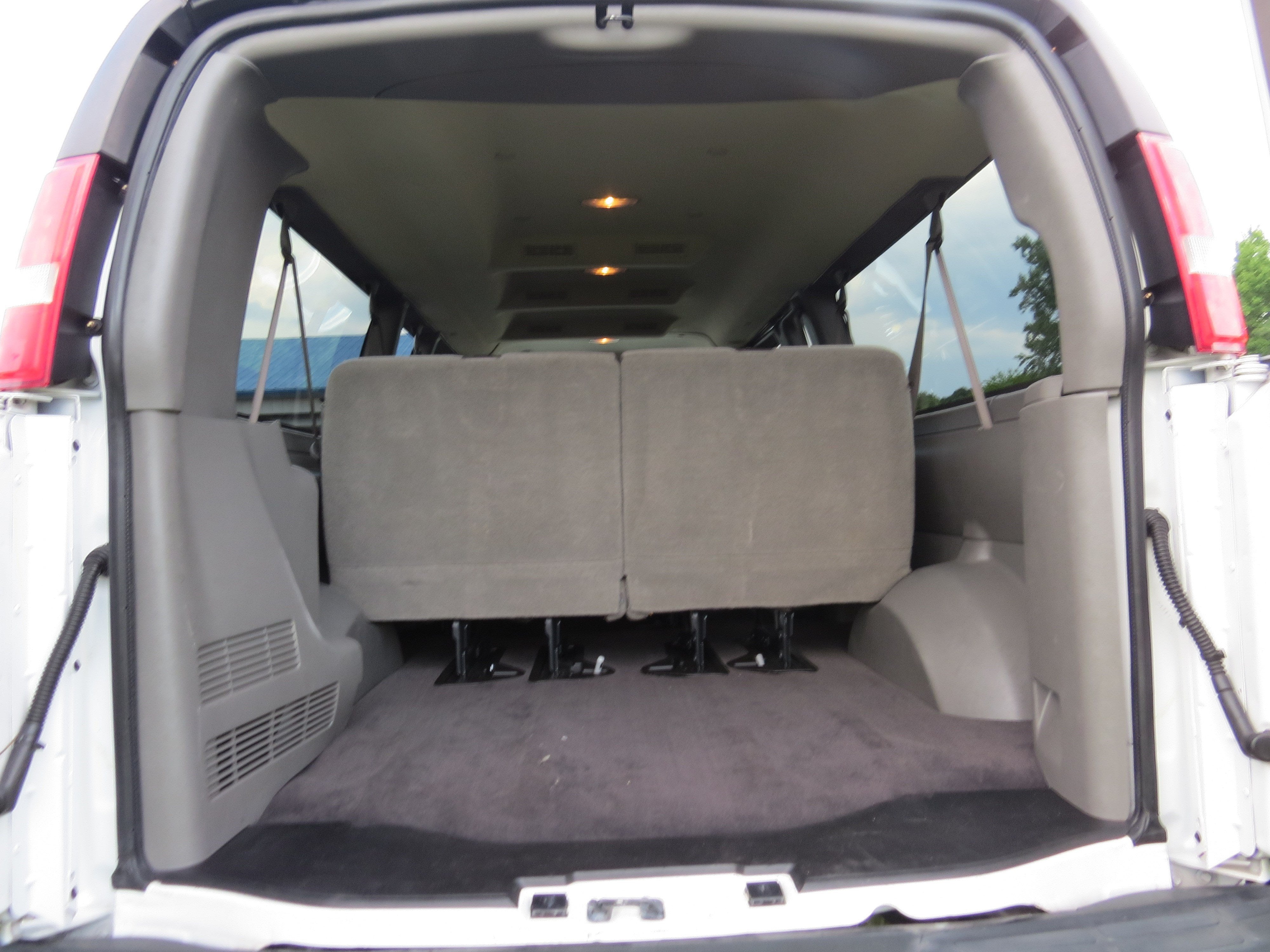 2020 Chevrolet Express Passenger 3500 LT