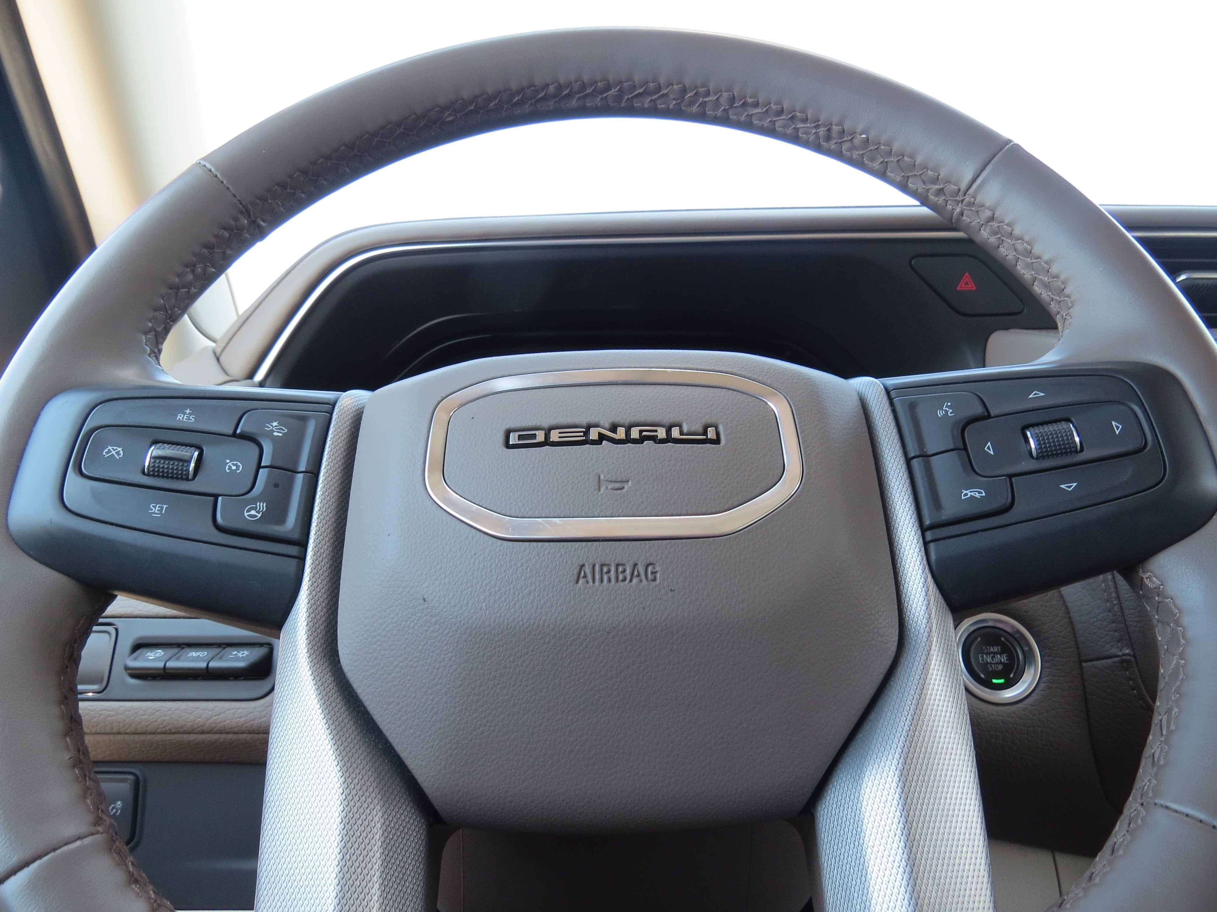 2023 GMC Yukon XL Denali