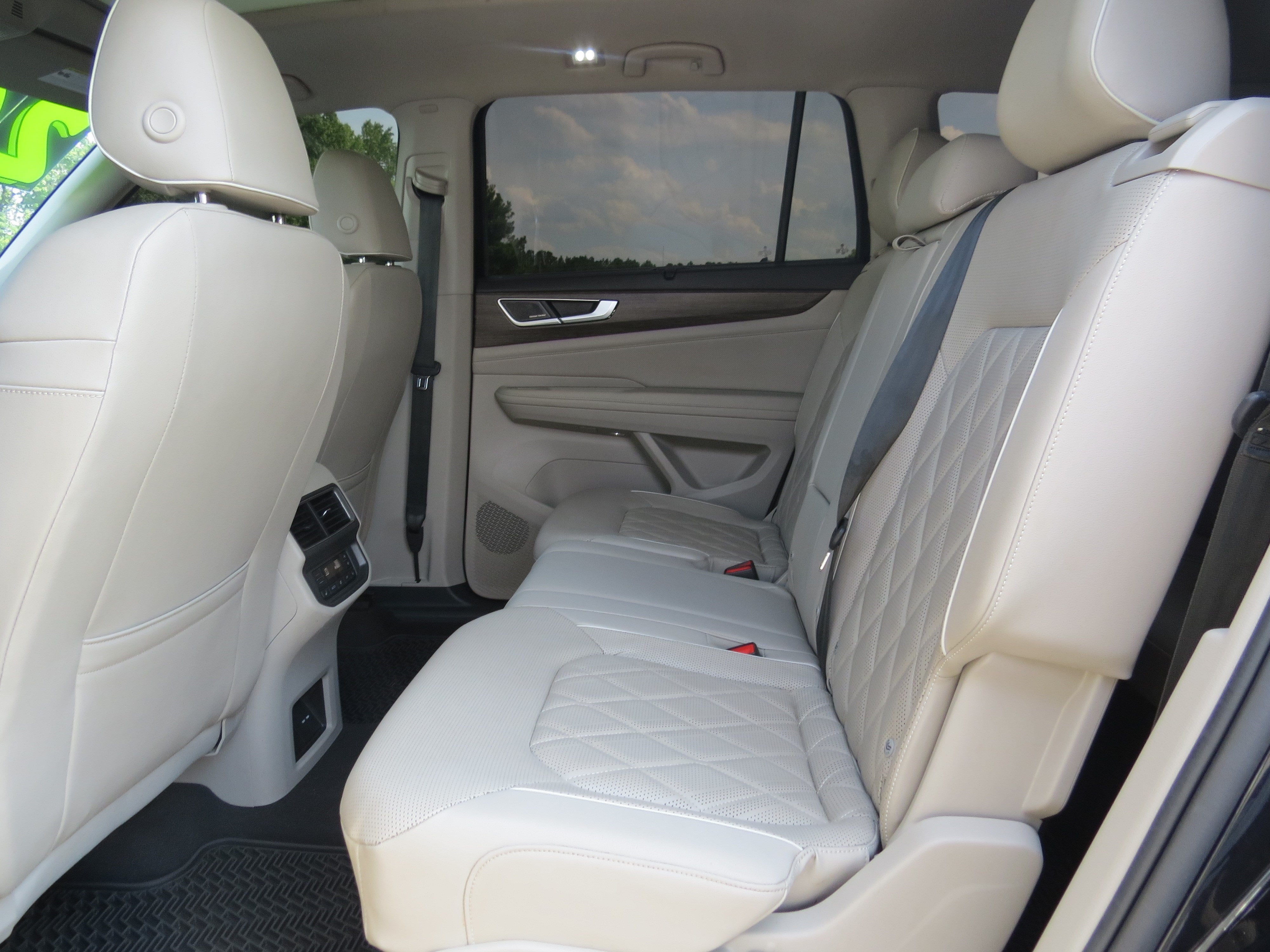 2024 Volkswagen Atlas 2.0T SEL Premium R-Line
