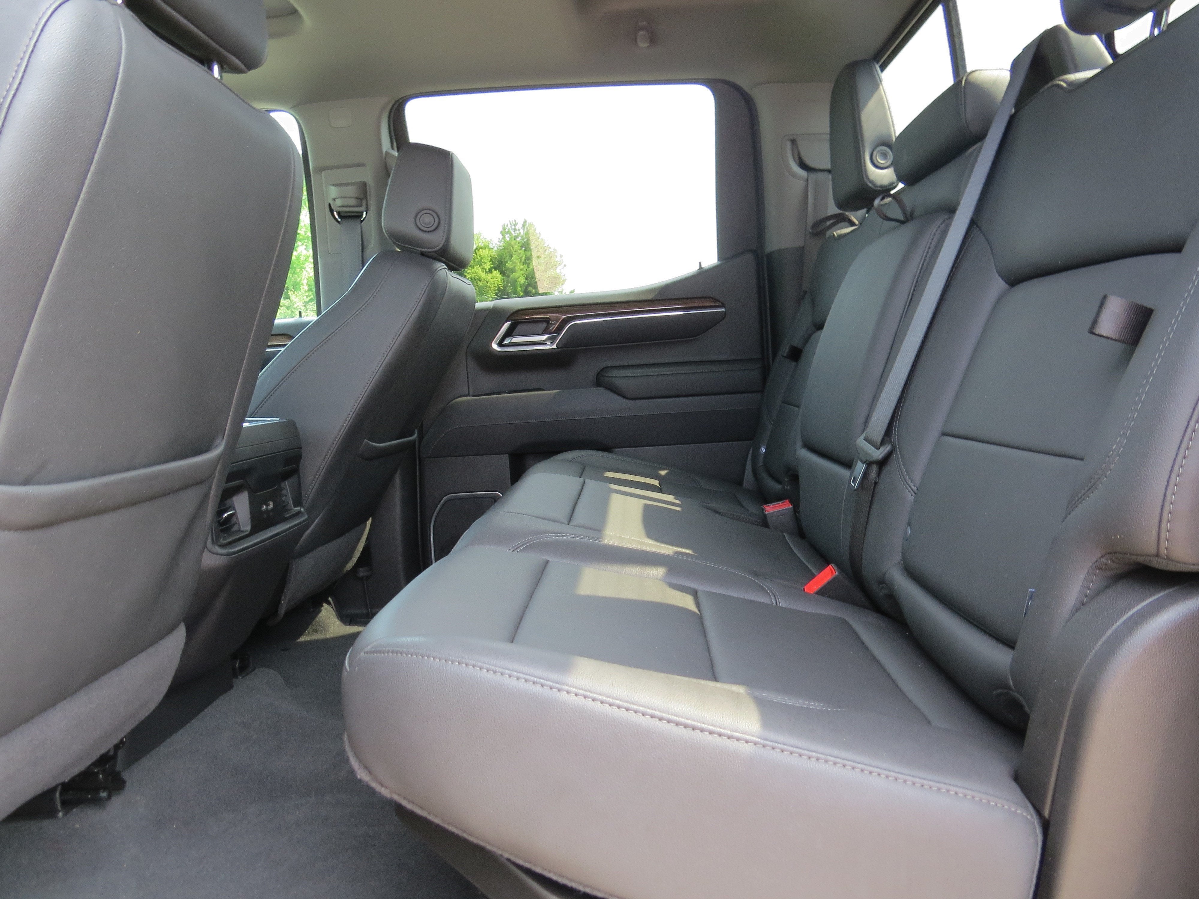 2025 Chevrolet Silverado 1500 LT Trail Boss - Photo 14