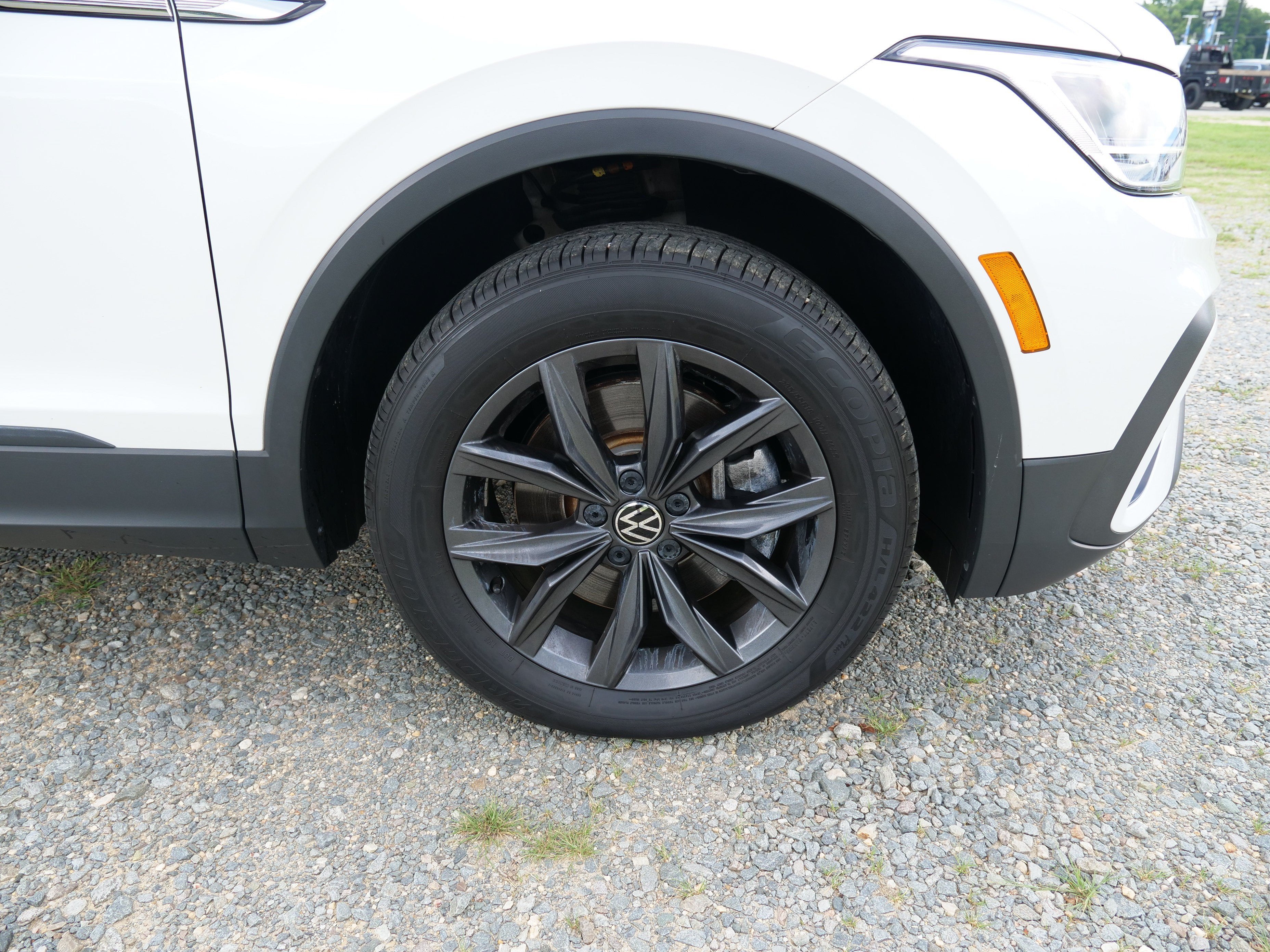 2023 Volkswagen Tiguan SE - Photo 11