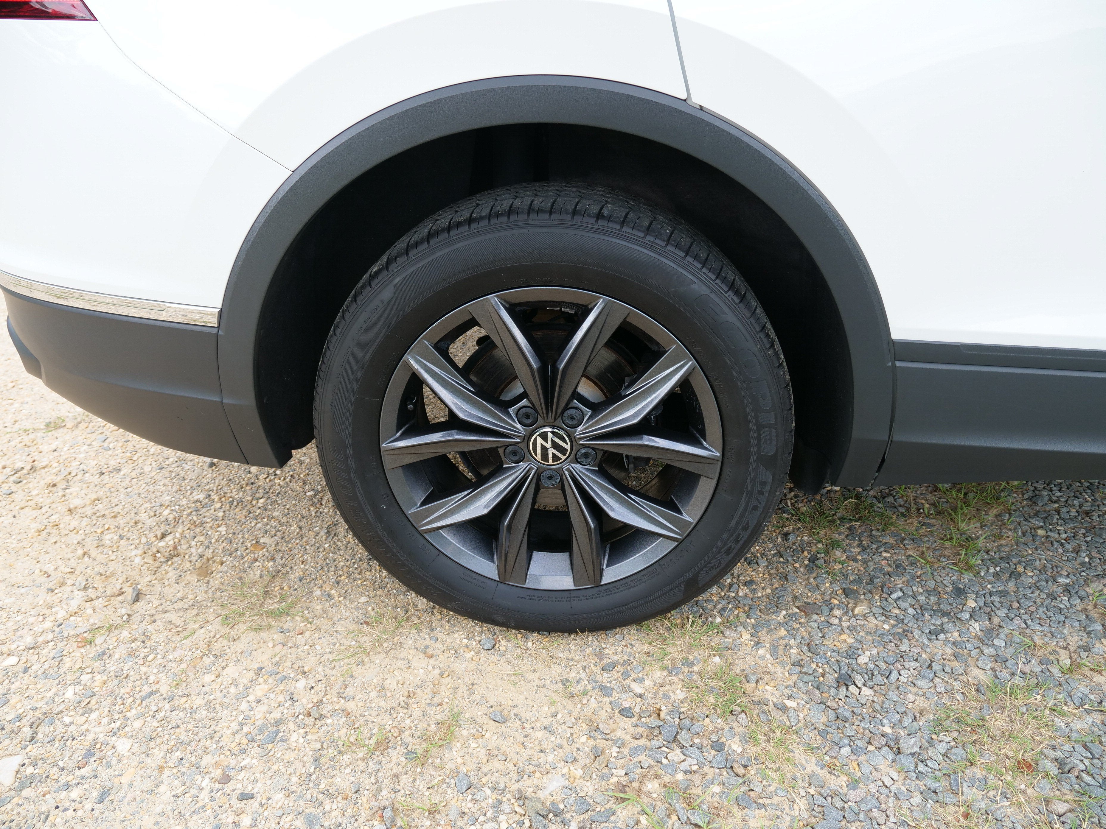 2023 Volkswagen Tiguan SE - Photo 12