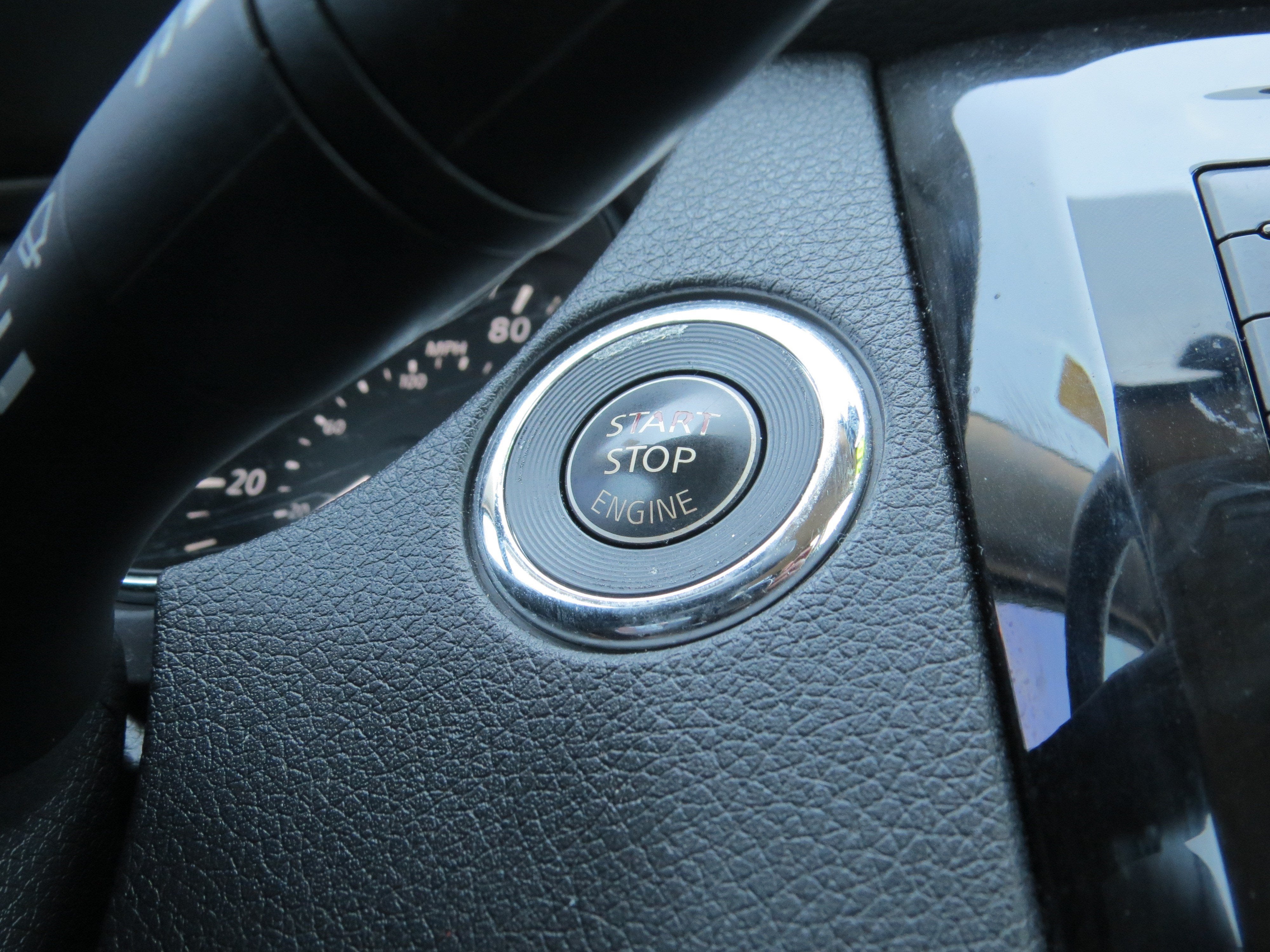 2020 Nissan Rogue SV FWD