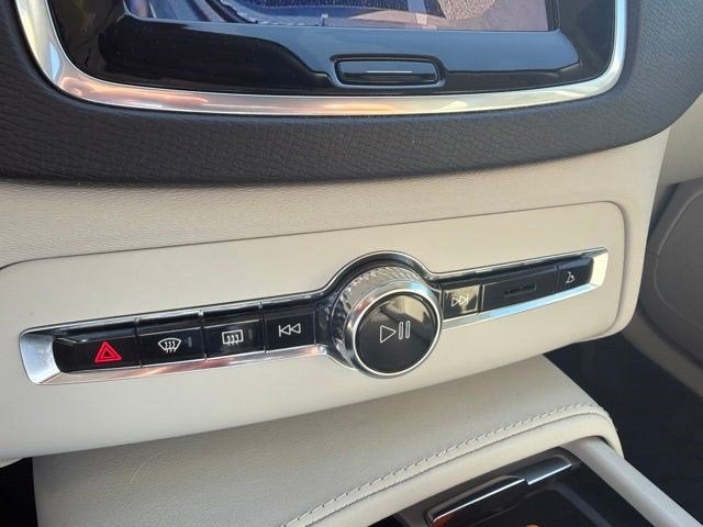 2024 Volvo XC90 B5 Core Bright Theme