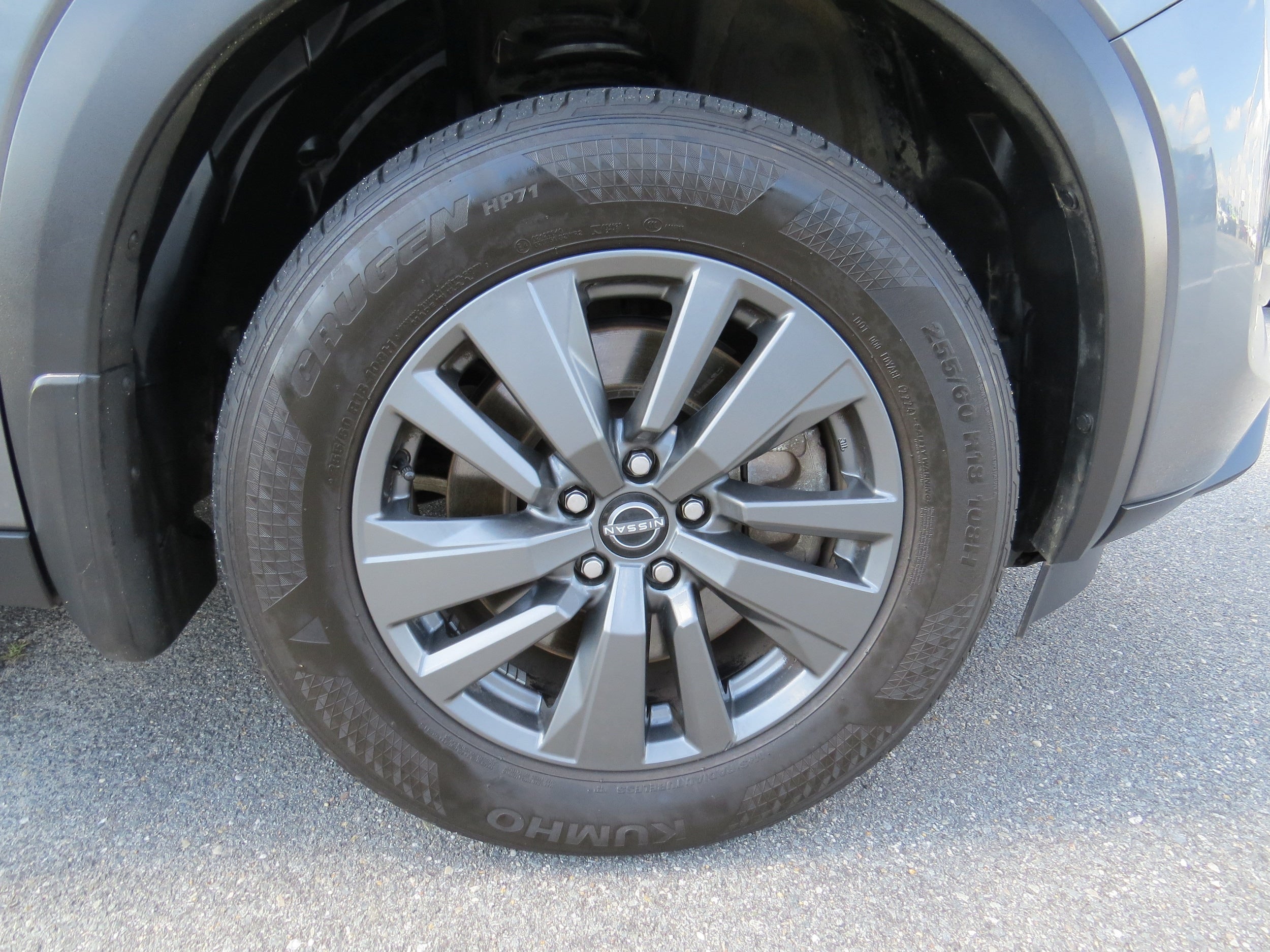 2024 Nissan Pathfinder SV