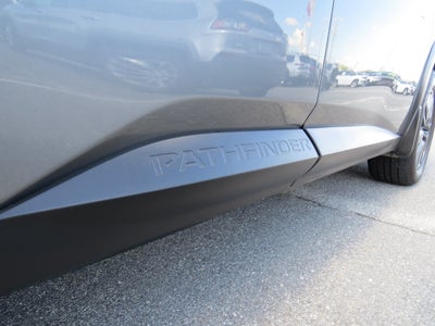 2024 Nissan Pathfinder SV